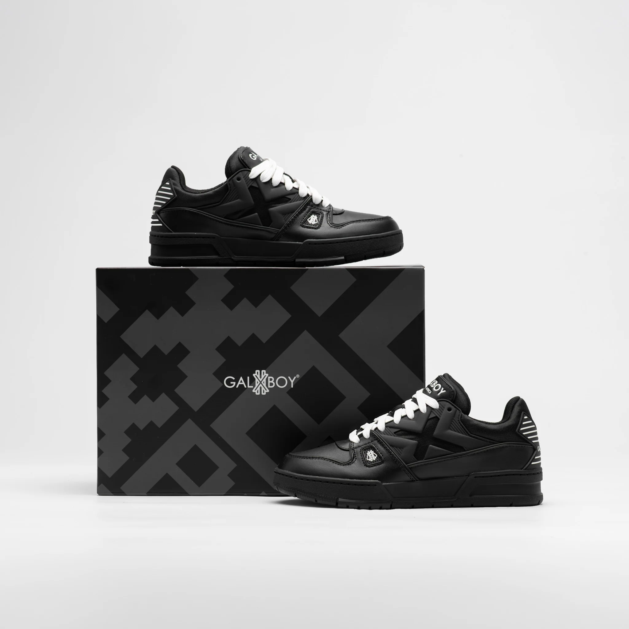 012 TRAINER - Image 9